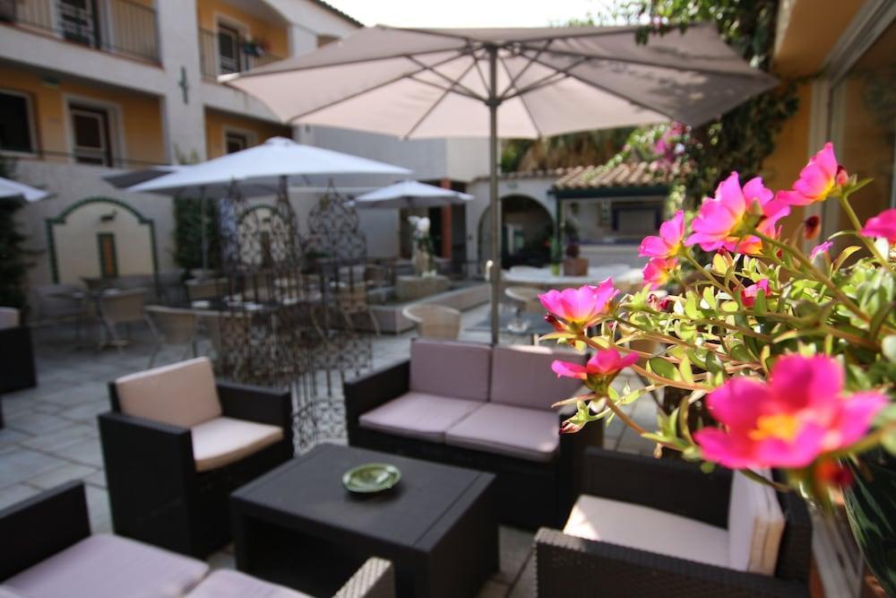 Logis Hôtel Les II Mas - Perpignan Sud Cabestany Bagian luar foto