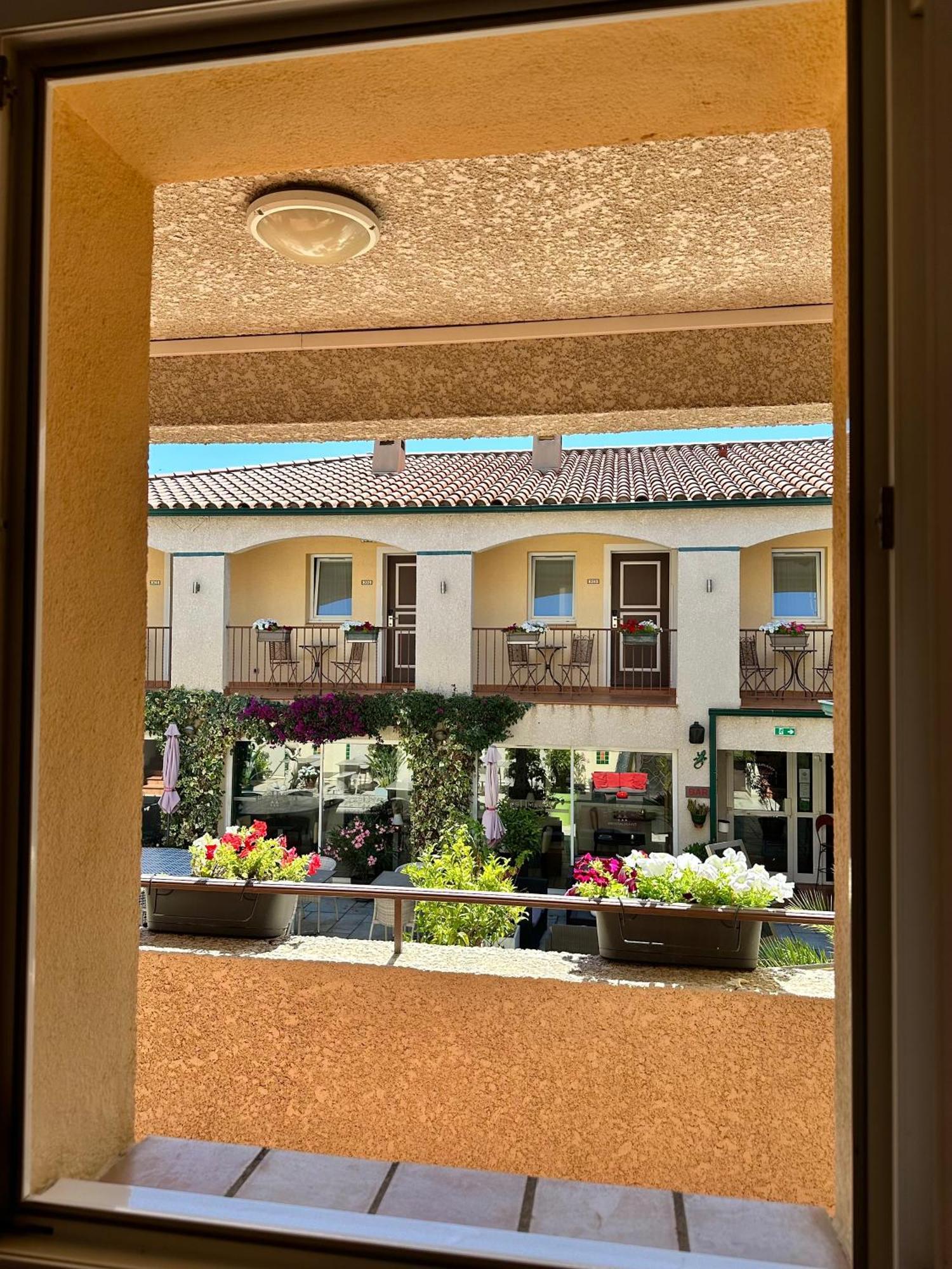 Logis Hôtel Les II Mas - Perpignan Sud Cabestany Bagian luar foto